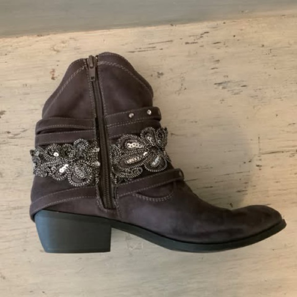 Not Rated Fancy Grey Faux Leather Western Style Ankle Boot Size‎ 9 GC - Picture 6 of 9